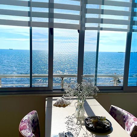 Cozy Beachfront Room Durrës Buitenkant foto