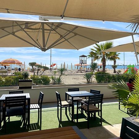 Cozy Beachfront Room Durrës Buitenkant foto
