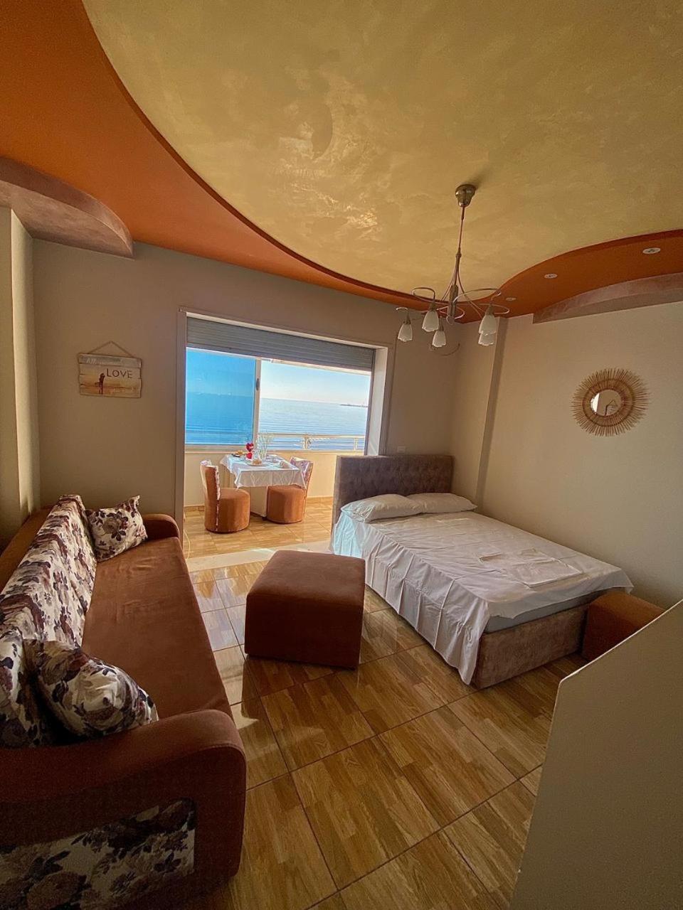 Cozy Beachfront Room Durrës Buitenkant foto