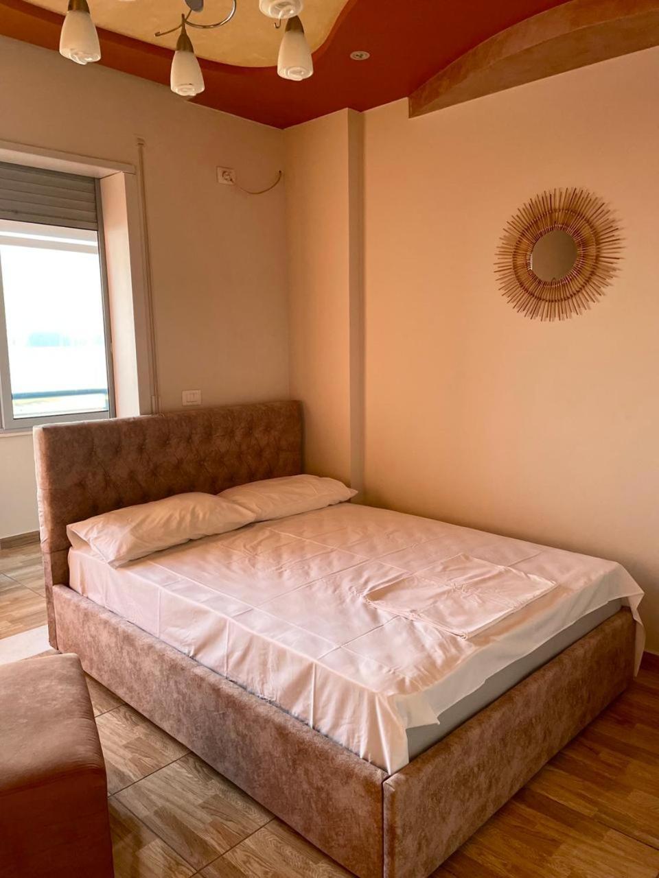 Cozy Beachfront Room Durrës Buitenkant foto
